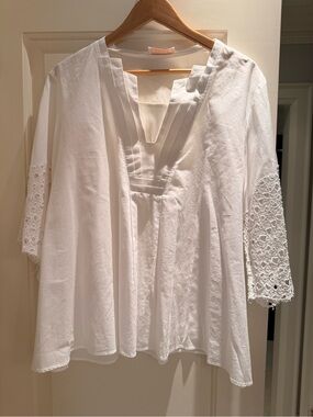 Women's White V-Neck Crochet Sleeve Blouse
